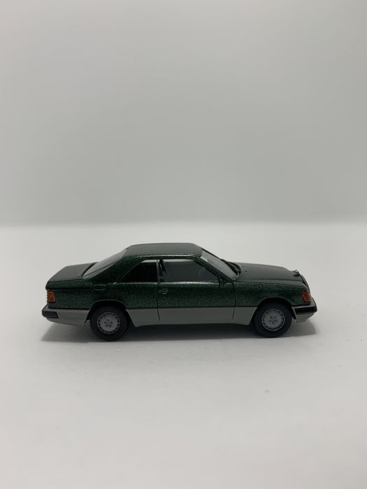 Miniatura Mercedes 300 CE Coupé da Herpa escala H0 1/87