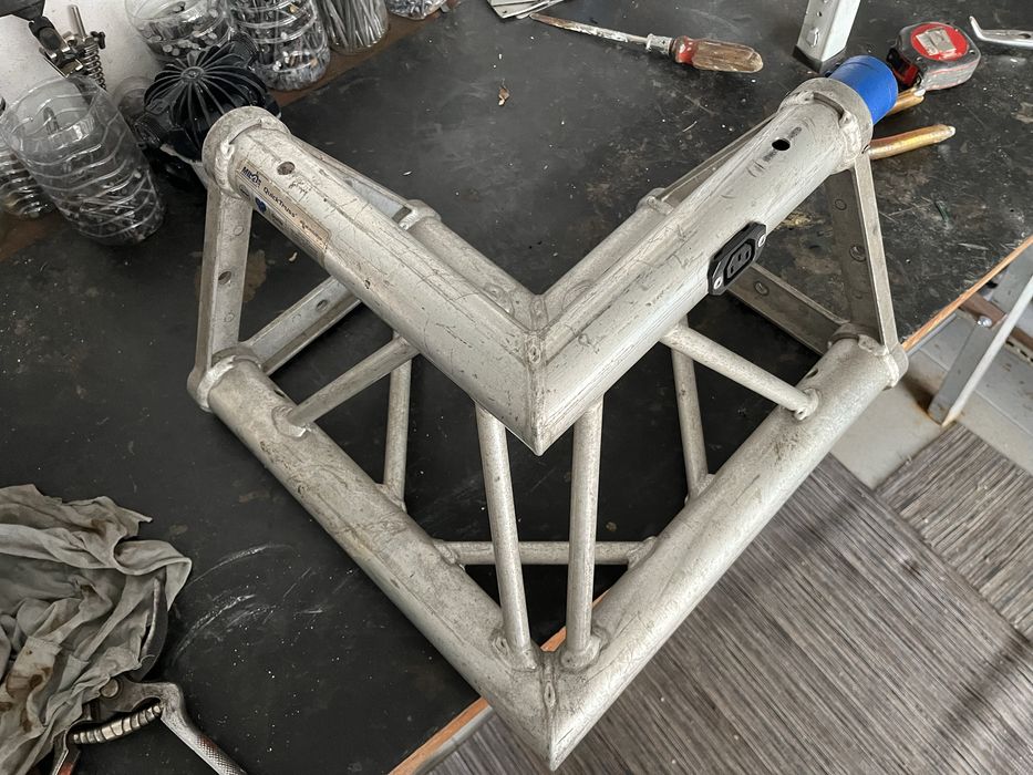 Canto e T truss triangular460003107417640963
