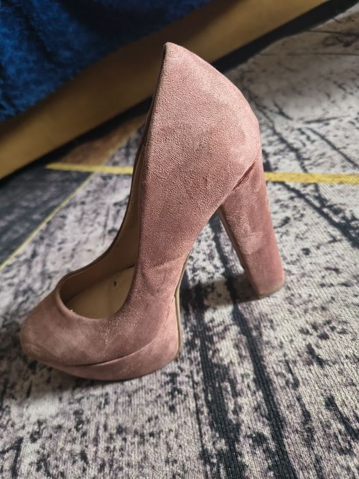 Sprzedam buty na obcasach