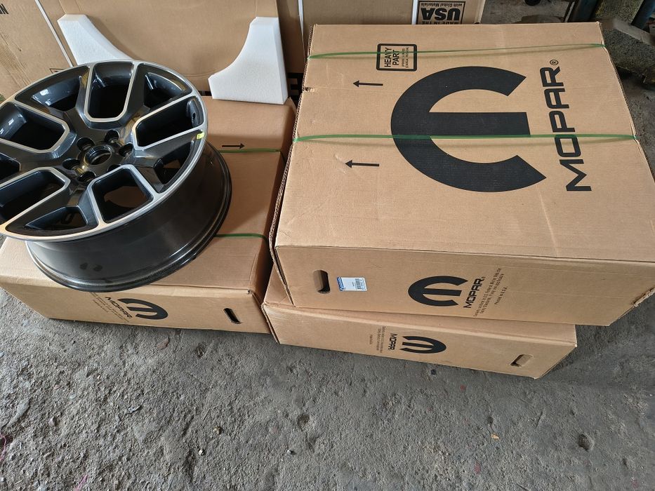 Dodge RAM alufelgi 22cale nowe oryginalne MOPAR  5YD611NWAB