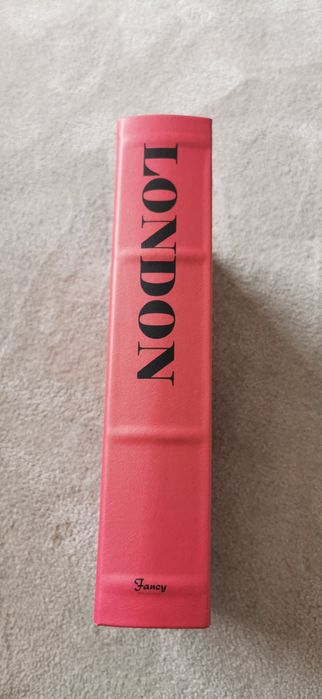 Caixa em forma de livro