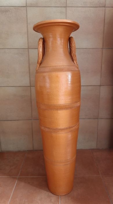 Jarrão alto de barro