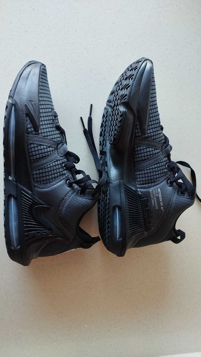 Sapatilhas de Basquetebol Nike Lebron Witness 7