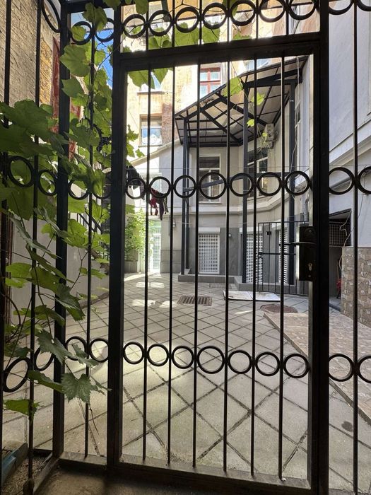 Продам 4 к. квартиру в центре Одессы, возле Соборной площади и Дерибасовской.