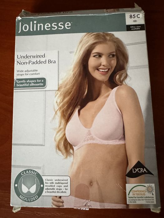 Biustonosz delikatnie modeluje sylwetkę