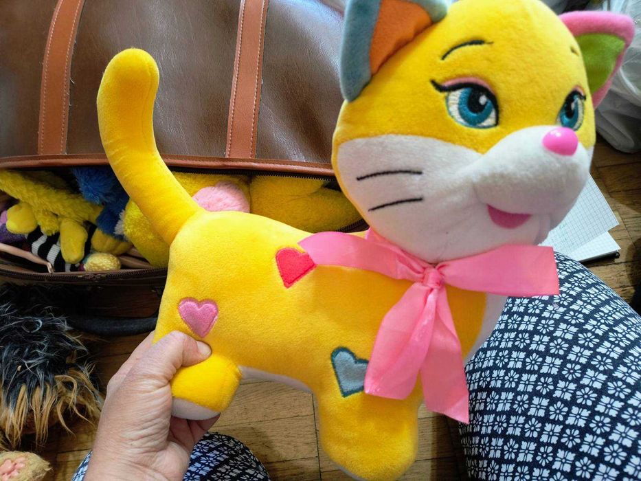 Продам котиків іграшкових