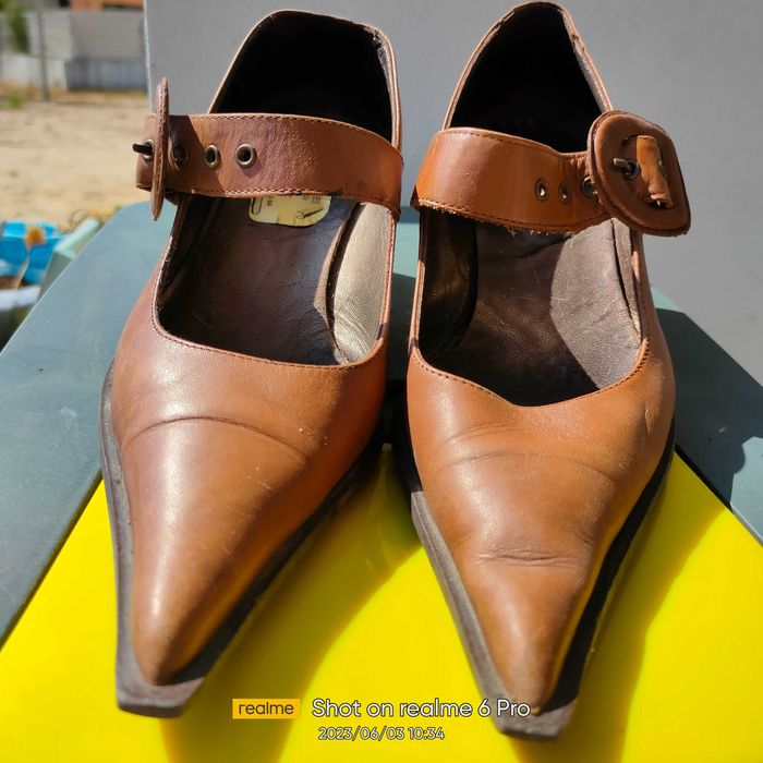 Sapatos usados de senhora