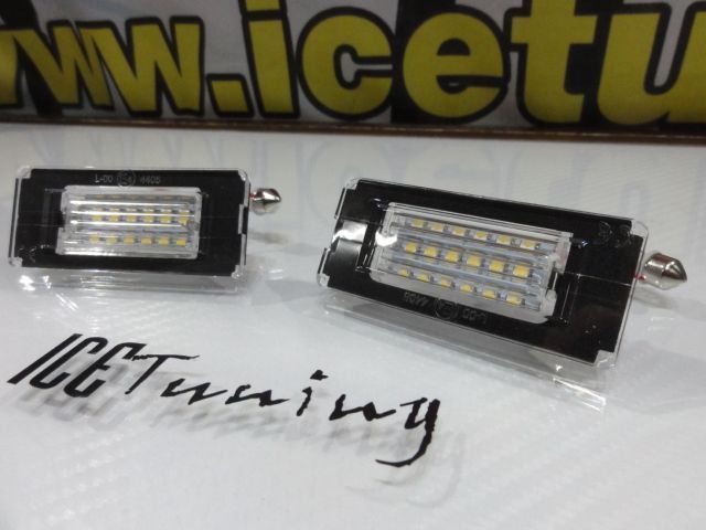 Suporte de lâmpada de matricula com led branco para Mini R56 / R57 / R58 / R59