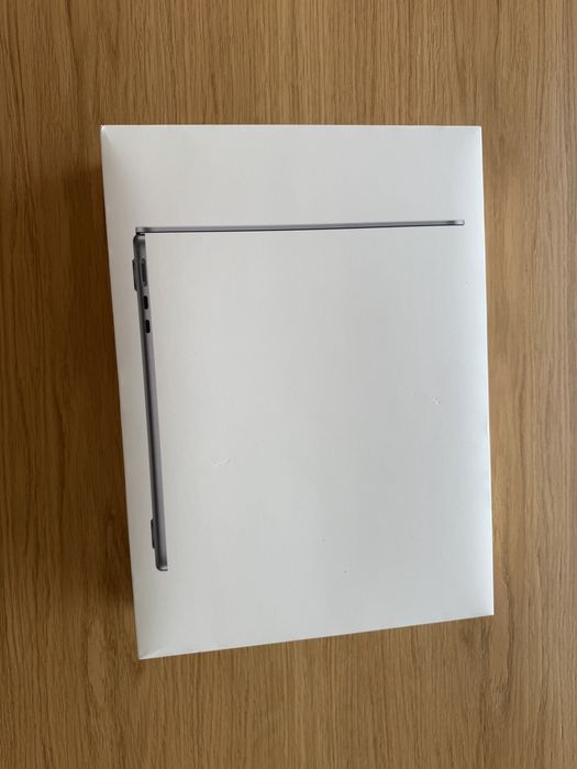 Macbook Air 13” M2 256GB 8GB RAM