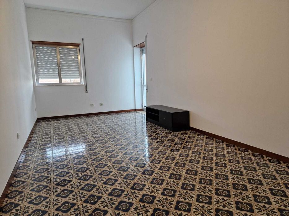 Arrenda-se - T 1 - Avenida Doutor Dias da Silva