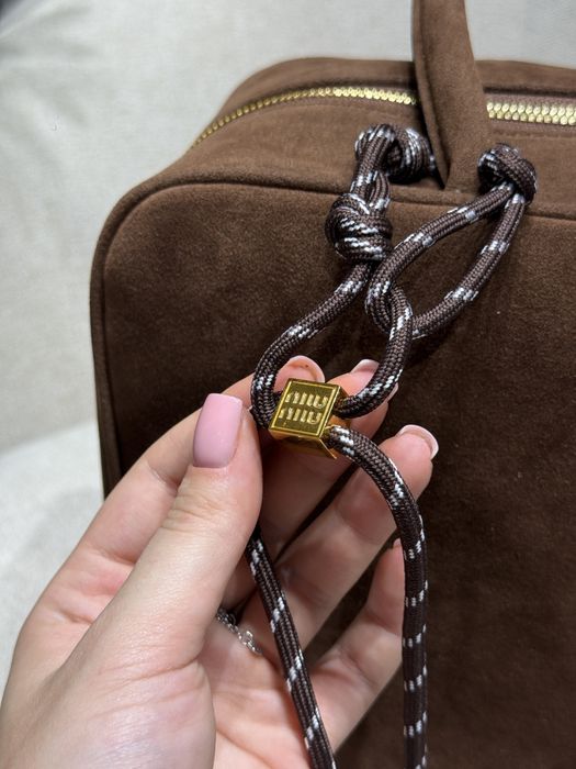 Сумка Miu Miu Chocolate Suede Beau Top-Handle Bag