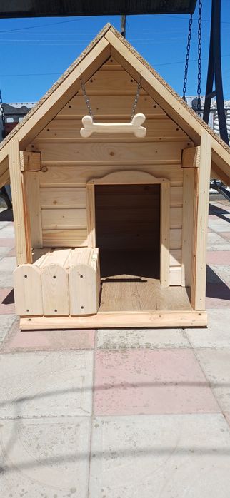 Будка з дерева для собак