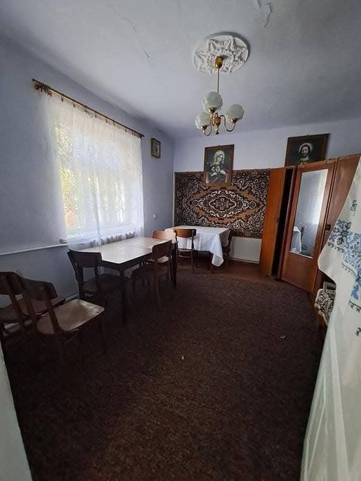 Продам будинок поруч з м. Шептицький у с. Завищень.