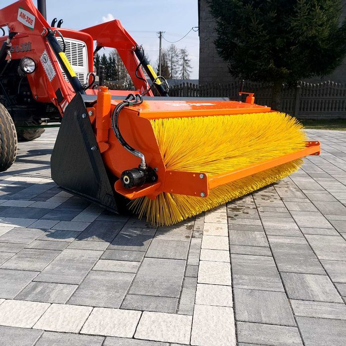 Osprzęt do ładowacza i ładowarki Łycha + szczotka hydrauliczna  2w1