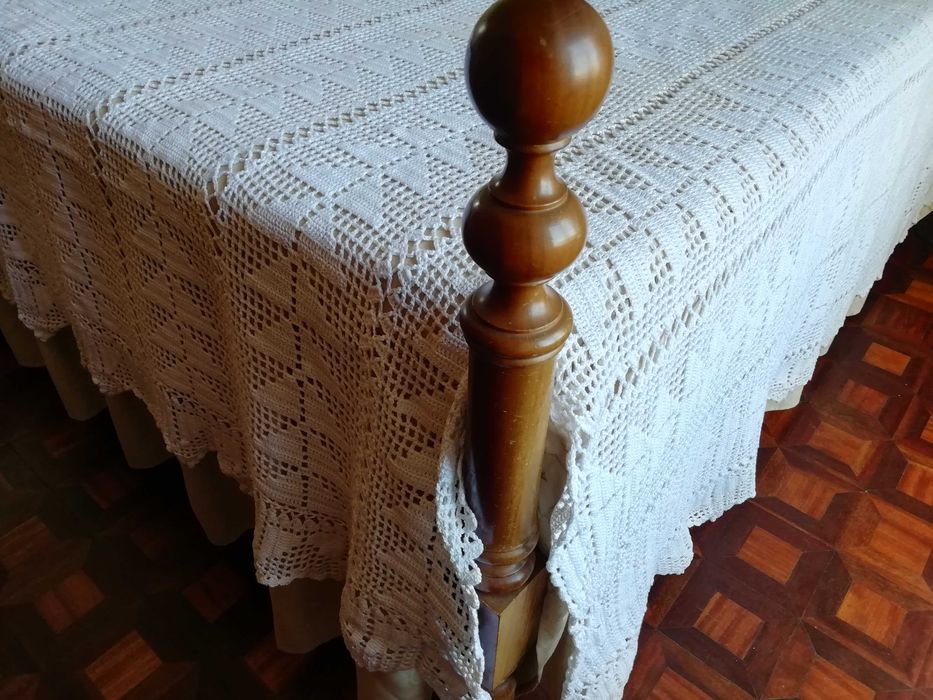 Colcha em CROCHÊ feita a mão (Cama de casal)