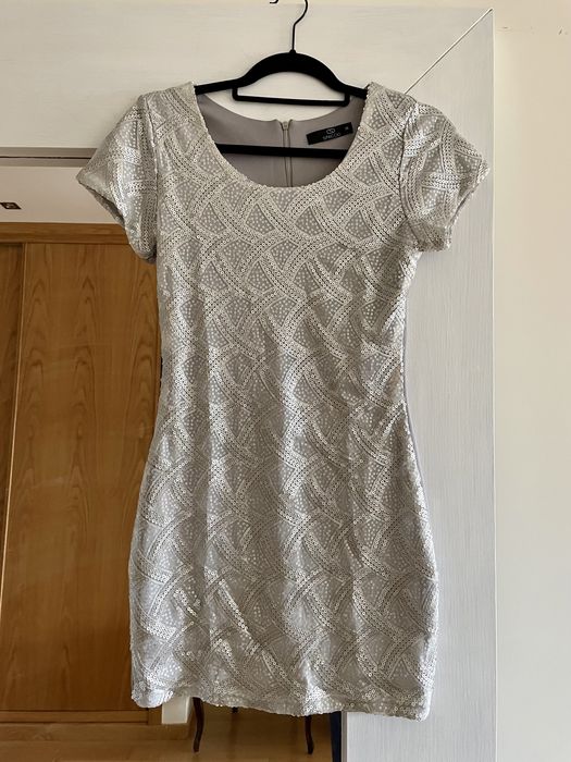 Vestido de lantejolas prateadas NOVO