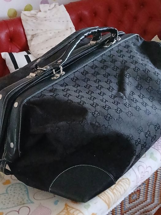 Malas de viagem 1 preta e outra castanha