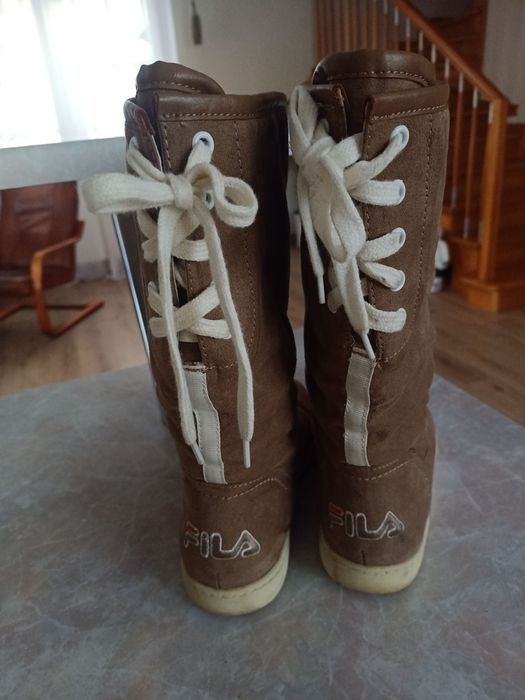 Fila. Śniegowce zamszowe z polarem w srodku