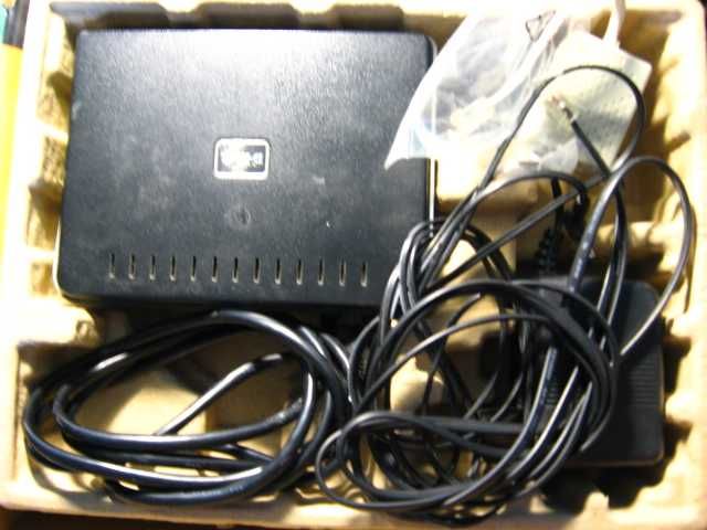 стационарный кнопочный телефон, модем роутер адсл, переходник, розетка