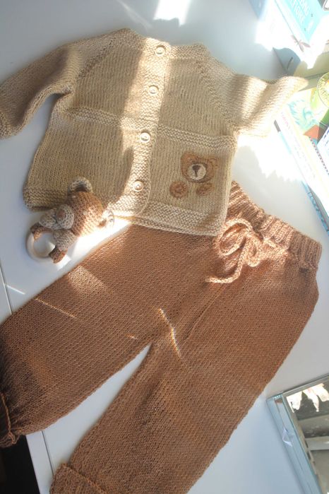 Conjunto bebé feito à mão