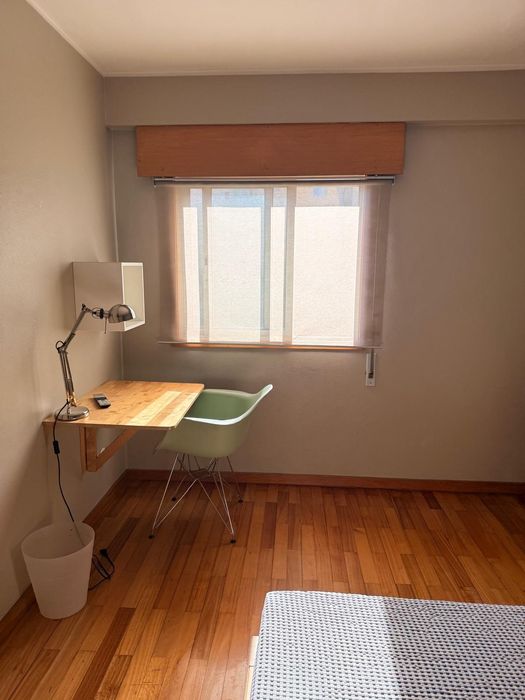 Alugo quarto, espaçoso a estudante