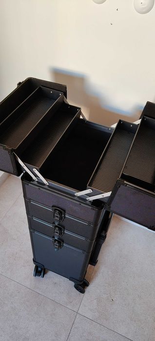 Kufer kuferek kosmetyczny na kółkach walizka