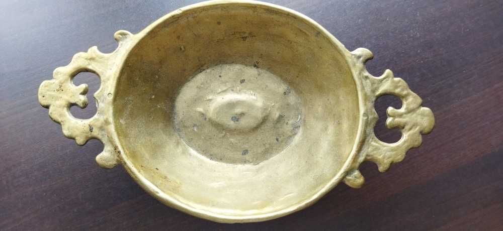 Masywna ,mosiężna misa