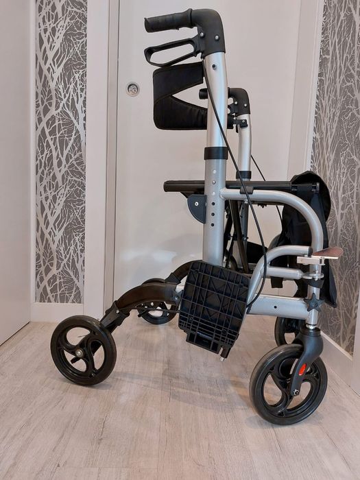 Chodzik czterokołowy ( nowiutki )