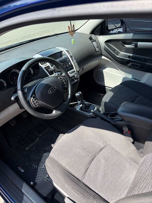 Автомобіль Kia Ceed 2008 (ProCeed)