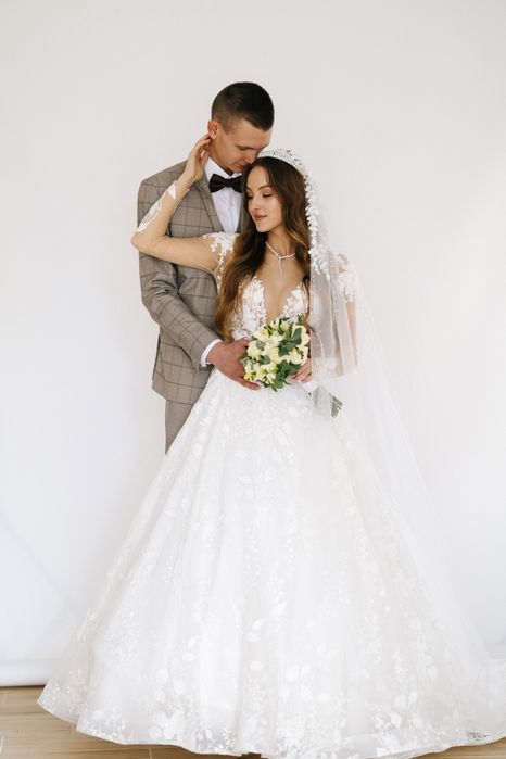 Шикарна весільна сукня