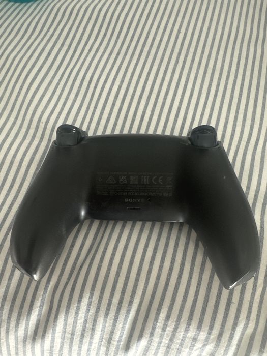 PS5 Controller Preto + HYPERX Cloud Stinger