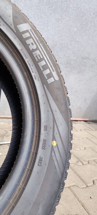 215/55/17 Pirelli para wielosezonowe jak Nowe