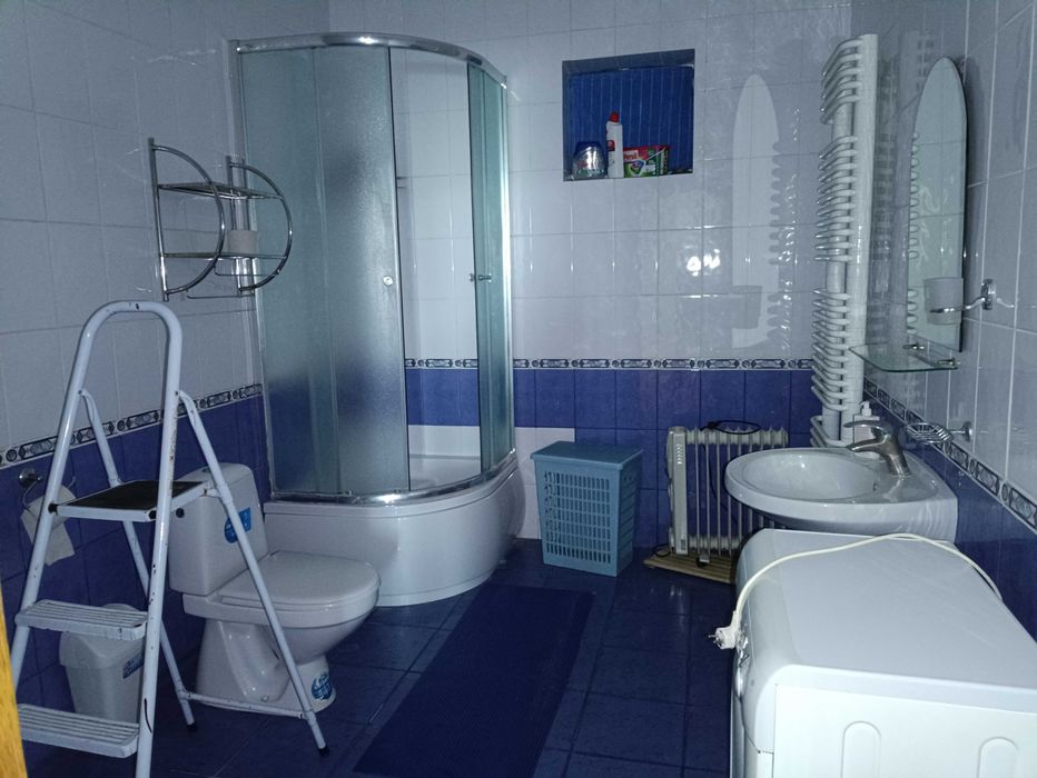 продаж будинку Українка