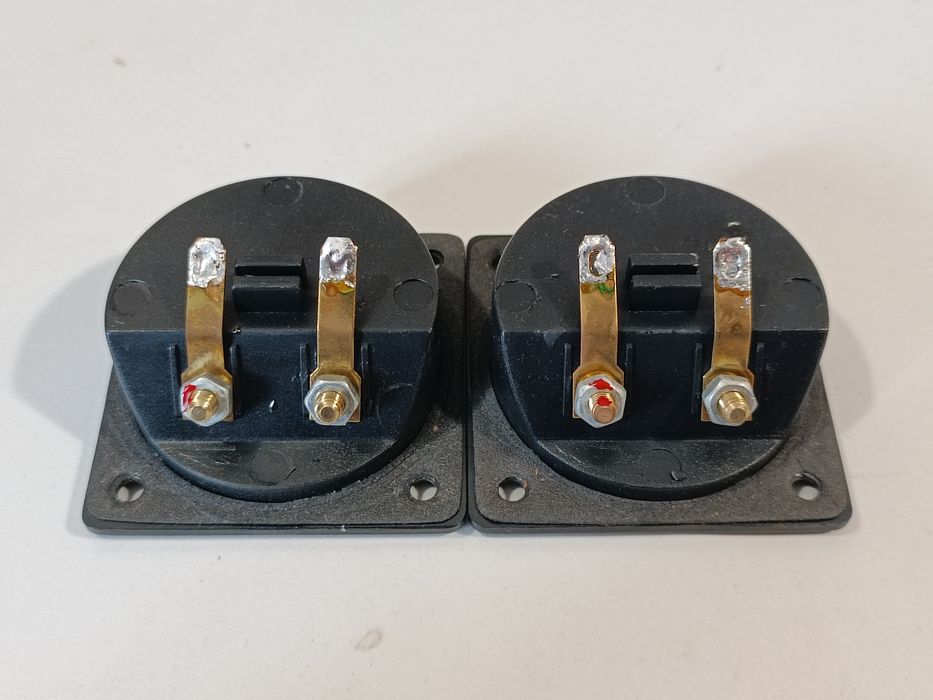 Термінали колонок Sven