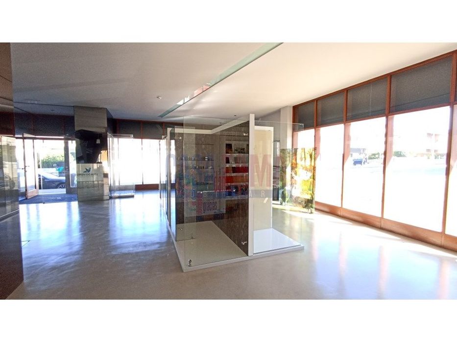 Loja à Venda - Excelente Oportunidade em Zona Habitacional!