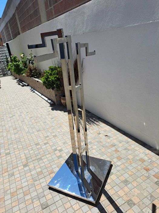 Expositores metálicos para loja – Como novos – 40€ ou 3 por 100€