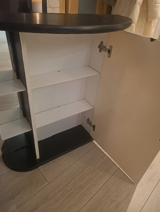 Szafka z lustrem, łazienkowa. Odnowiona.