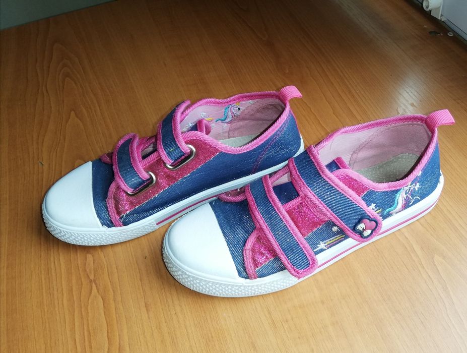 Trampki na rzepę