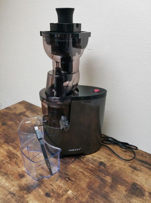 Соковижималка шнекова SOKANY 600 мл 150 Вт. Шнековая соковыжималка