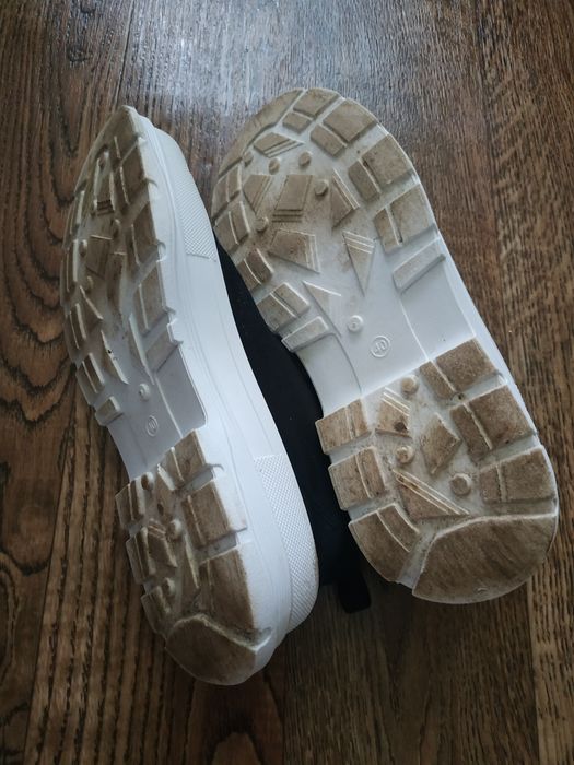 Кеди чорно-білі.