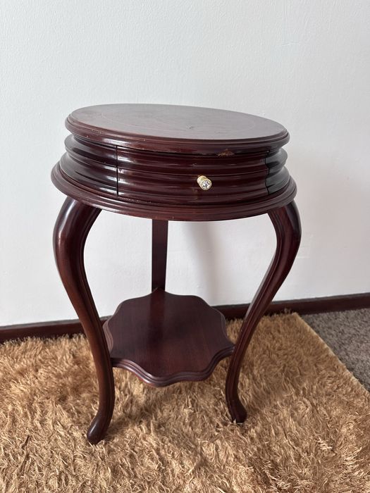 Mesinha de apoio com gaveta