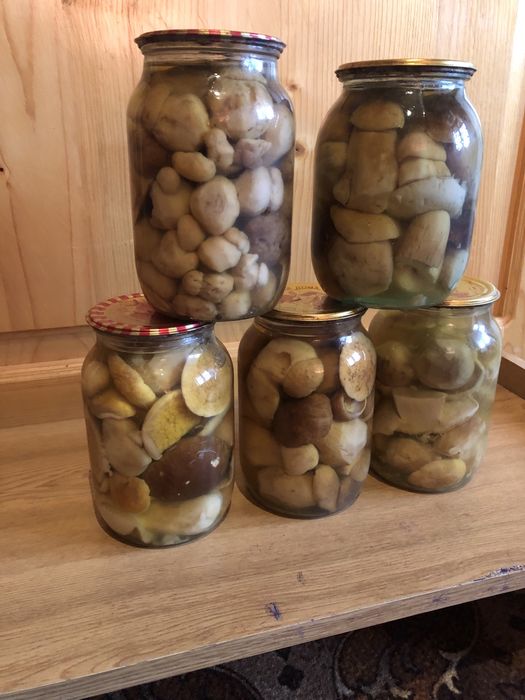 Гриби білі мариновані.