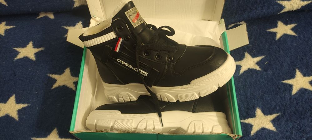 Жіночі кросівки зима 39 розмір