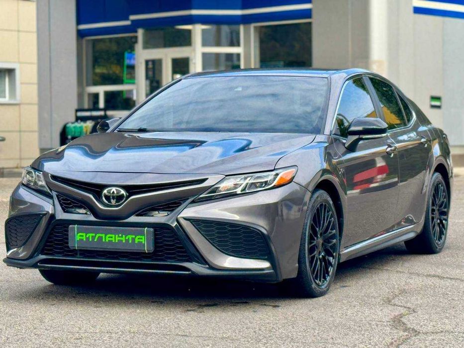 Toyota Camry SE 2022