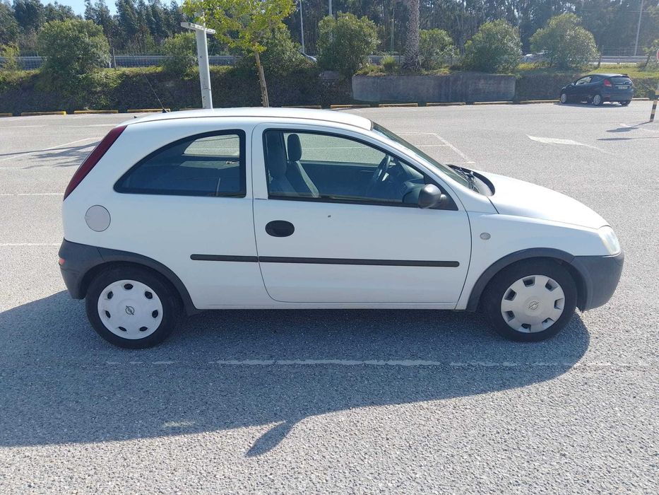 Vendo Opel Corsa C 1.7 comercial (2001) fiável e económico