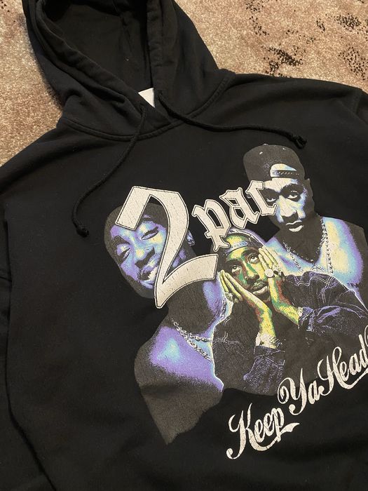 Гарне худі 2Pac в широкому фіті