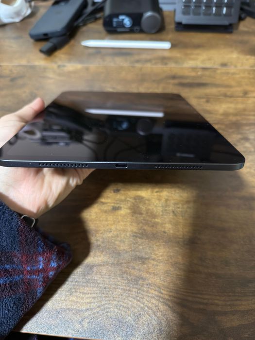 iPad Pro 11 m4 256gb com Pencil pro- 25 ciclos como novo (com caixa)