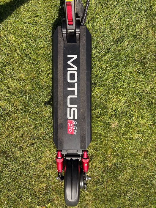 Hulajnoga elektryczna Motus 8.5 pro lite z ładowarką