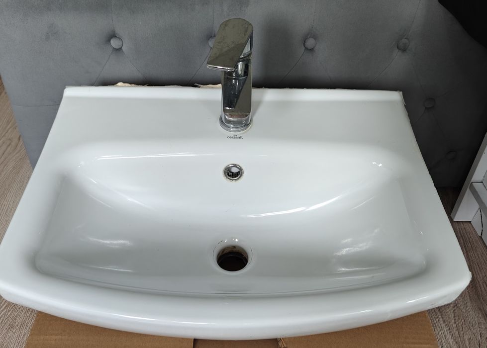 Umywalka z kranem Cersanit