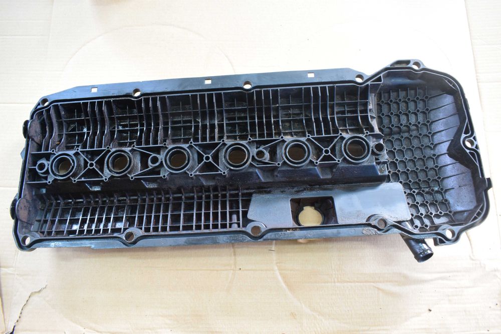 Pokrywa zaworów BMW 3 E46 323i M52B25TU 170KM. 1928.403154